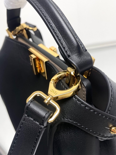 フェンディバッグ着用イメージ